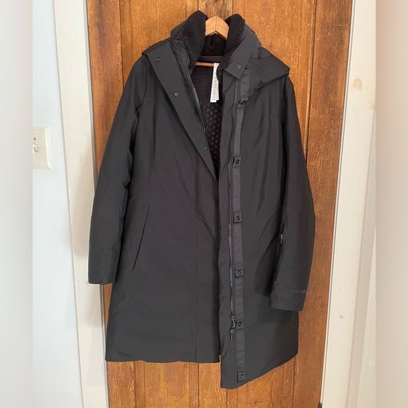 lululemon Snow Warrior Parka in Black, size 8 - Picture 3 of 7